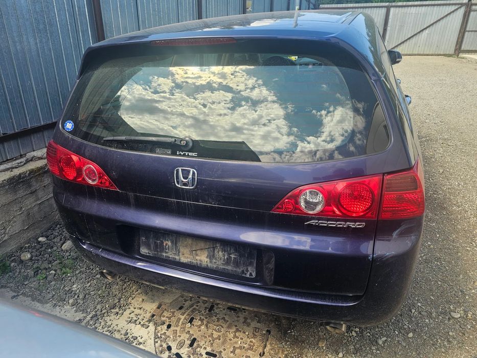 Dezmembrez Honda Accord 2.4 benzina cod K24A3 140KW euro 4 an 2003