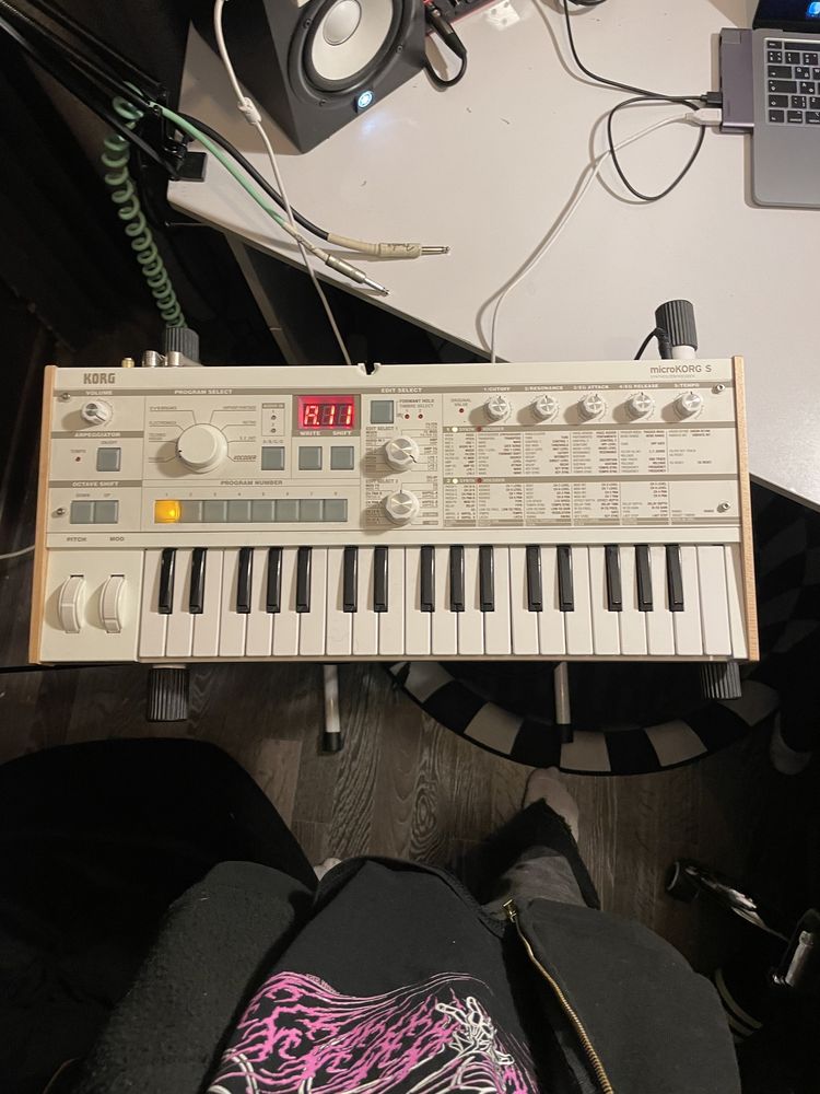 Синтезатор microKORG S synthesizer/vocoder