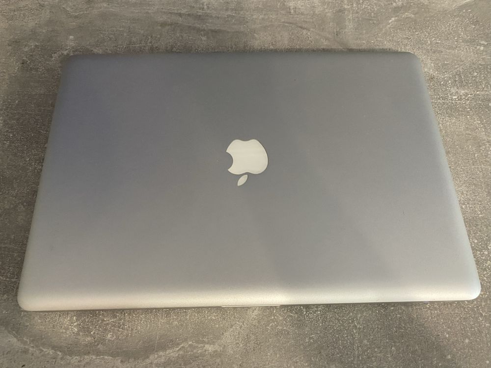 Продам Macbook pro 15  2010