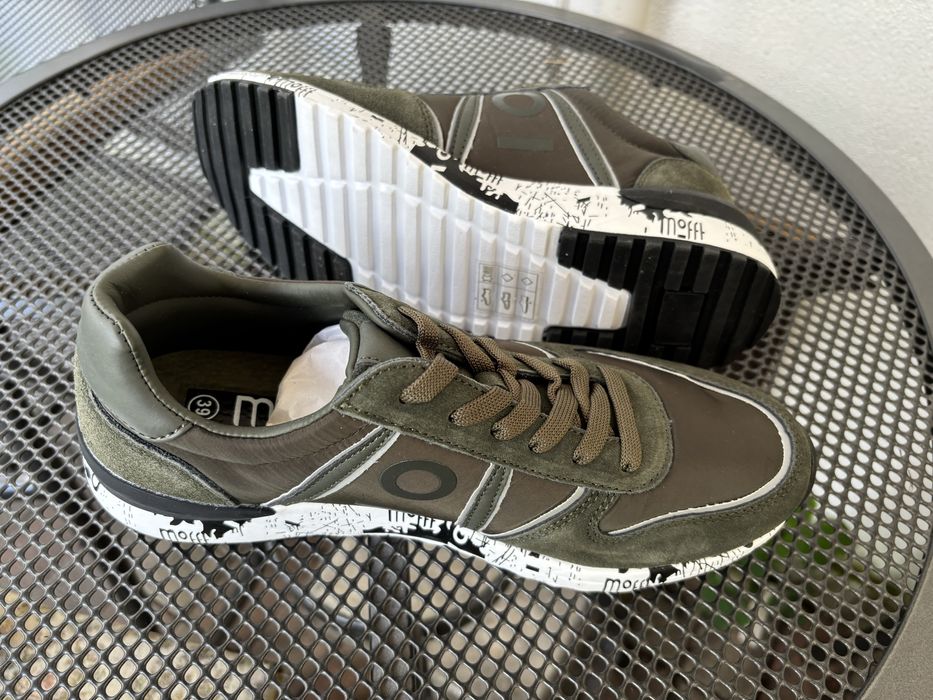 Vand adidasi noi din piele