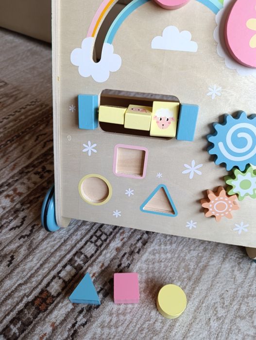 Antemergatoar din lemn cu activitati