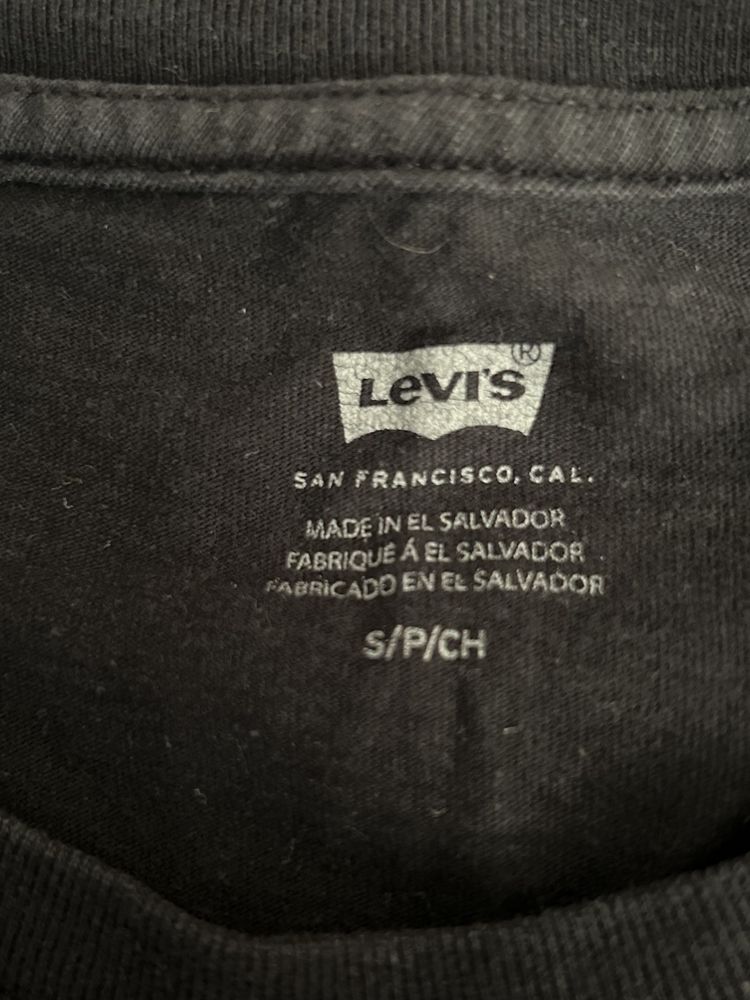 Levi’s тениска произведена в Ел Салвадор