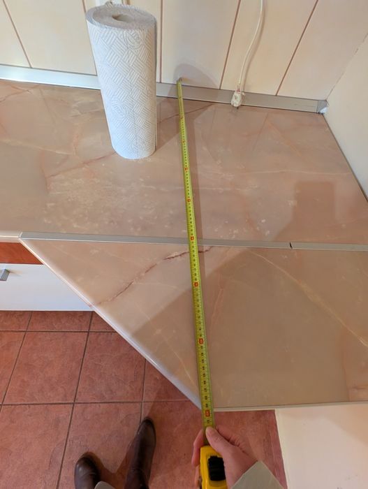 Mobila bucătărie, hota și plita mica