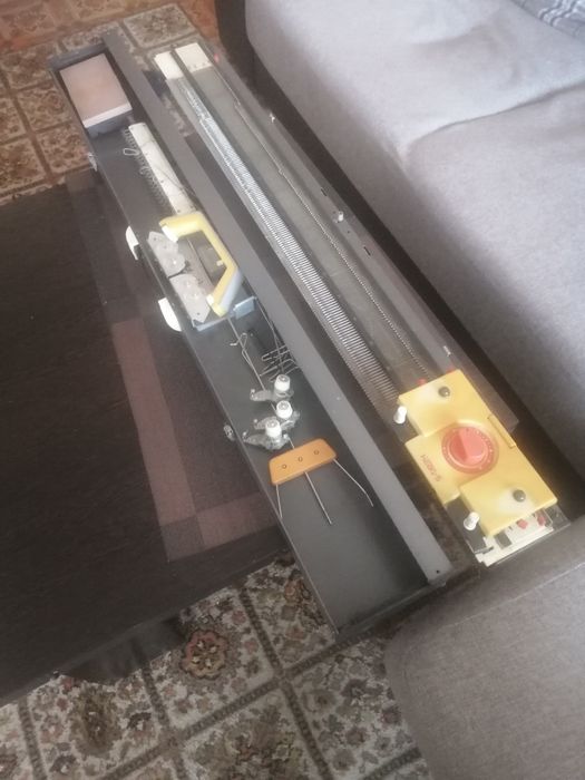 Машинка вязальная