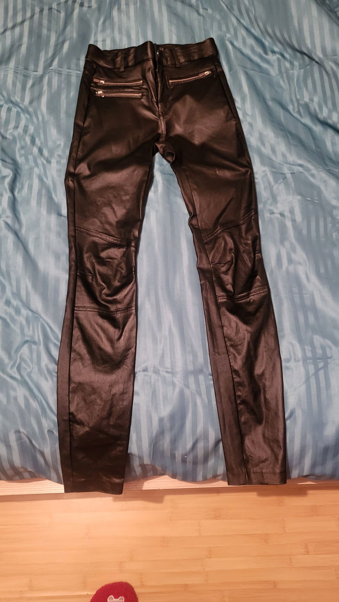 Pantaloni zara piele ecologica xs