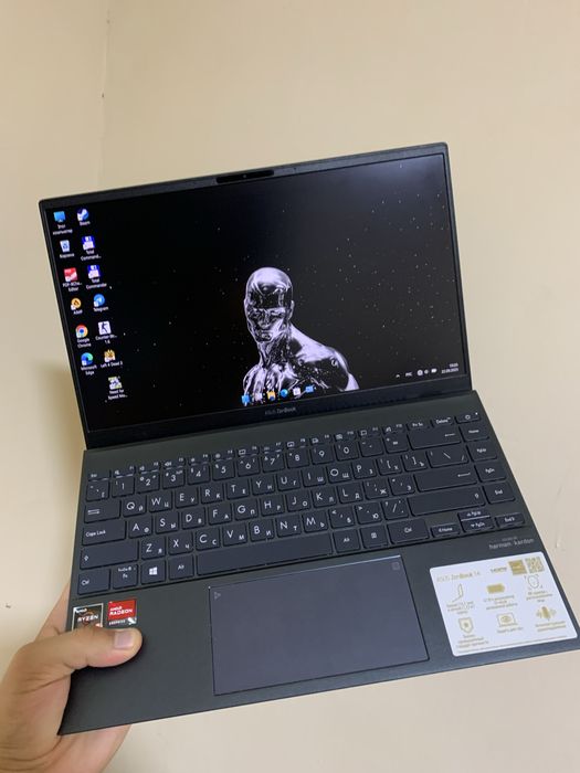 Asus Zenbook 14 OLED.