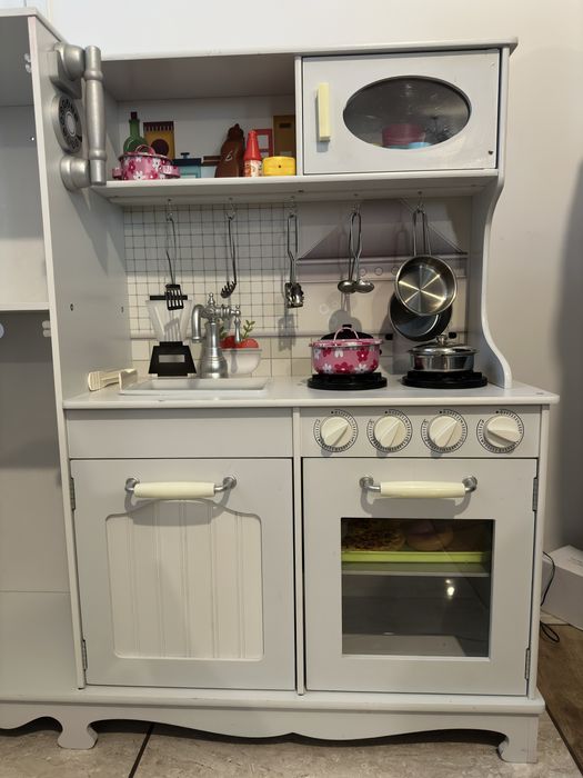 Голяма дървена кухня