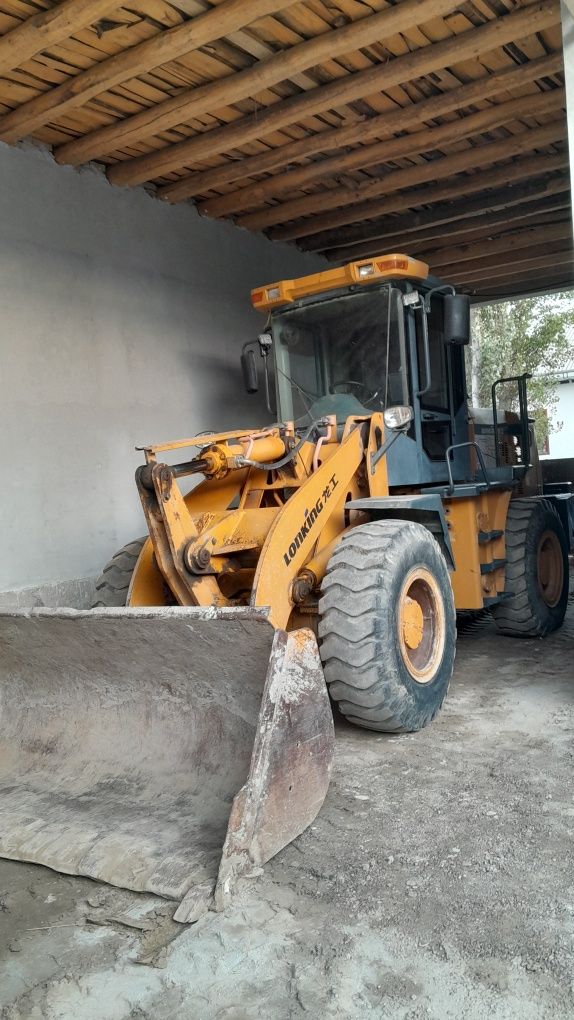 Sotiladi Lonking LK833 1.8 kubalik holati zor ishlashga tayor