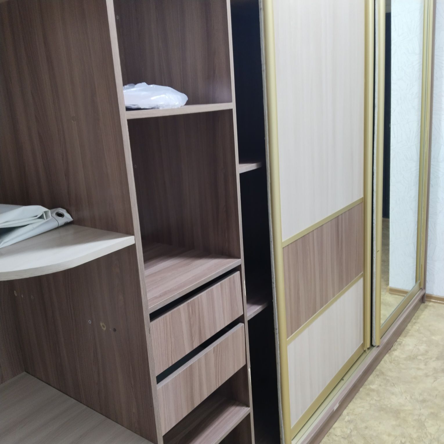 Продается шкаф в хорошем состоянии