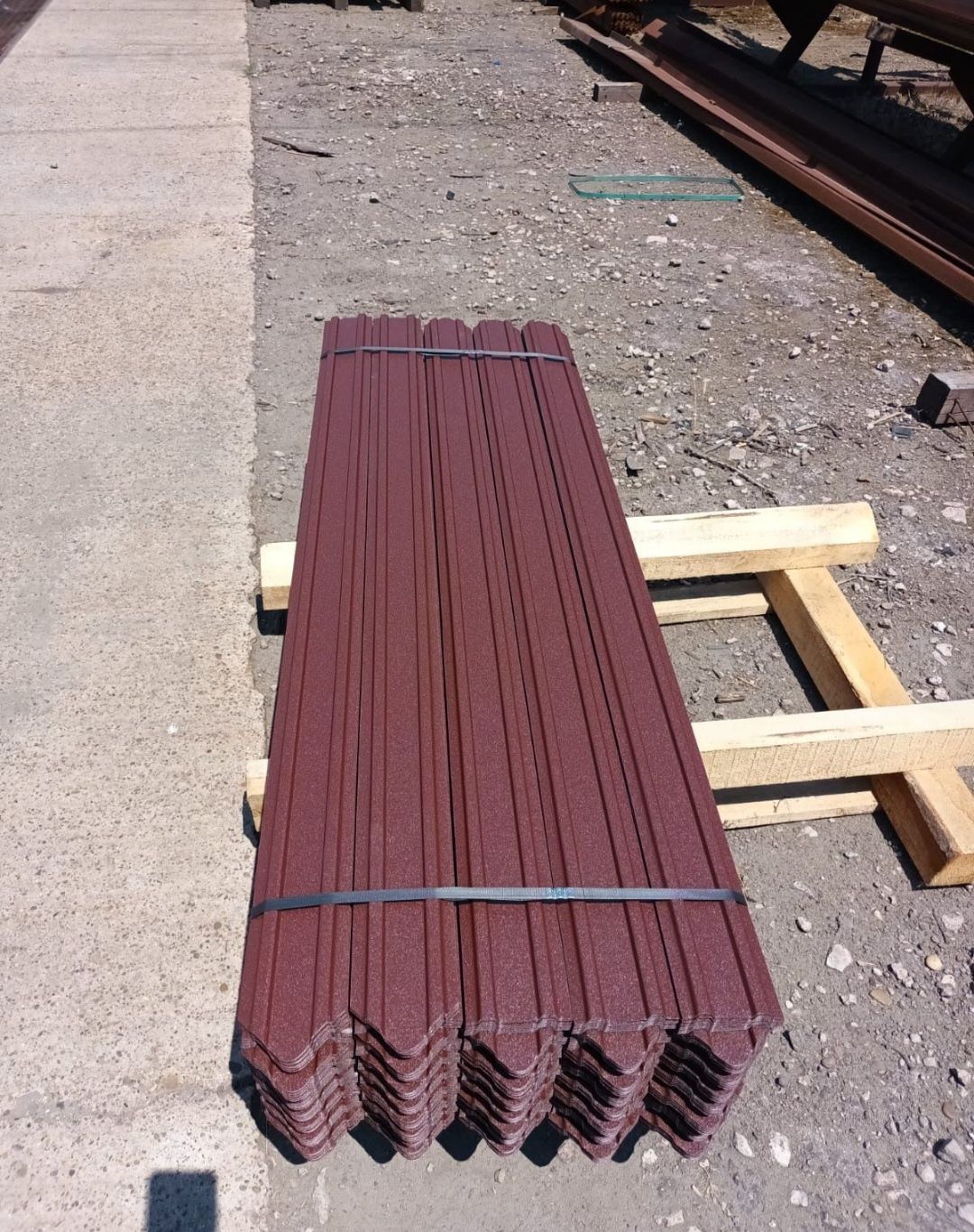 Vând șipcă metalică