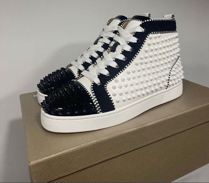 Christian Louboutin diferite culori