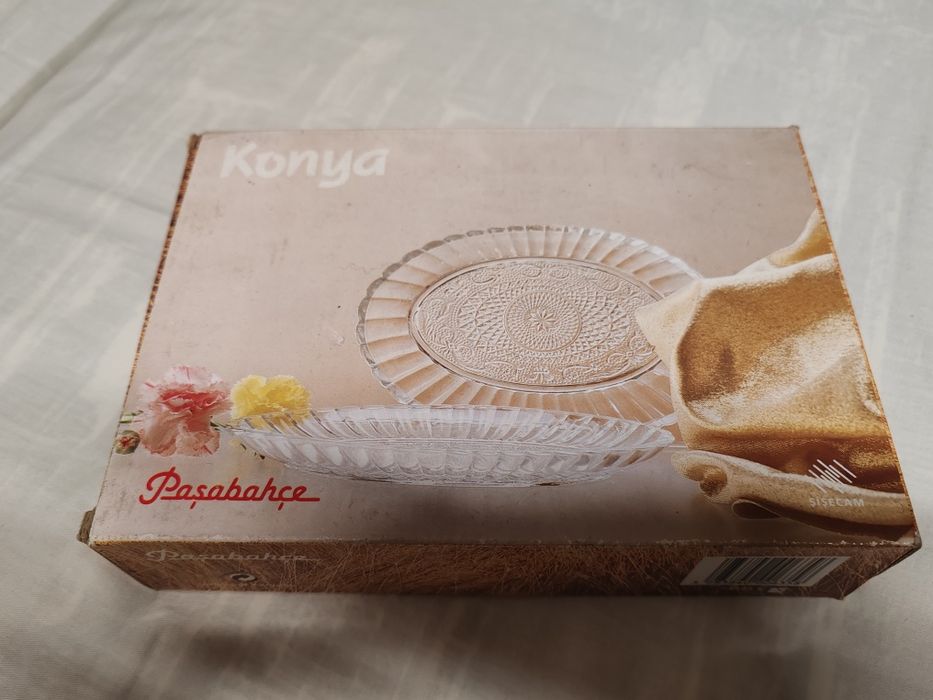 Нова стъклена чиния