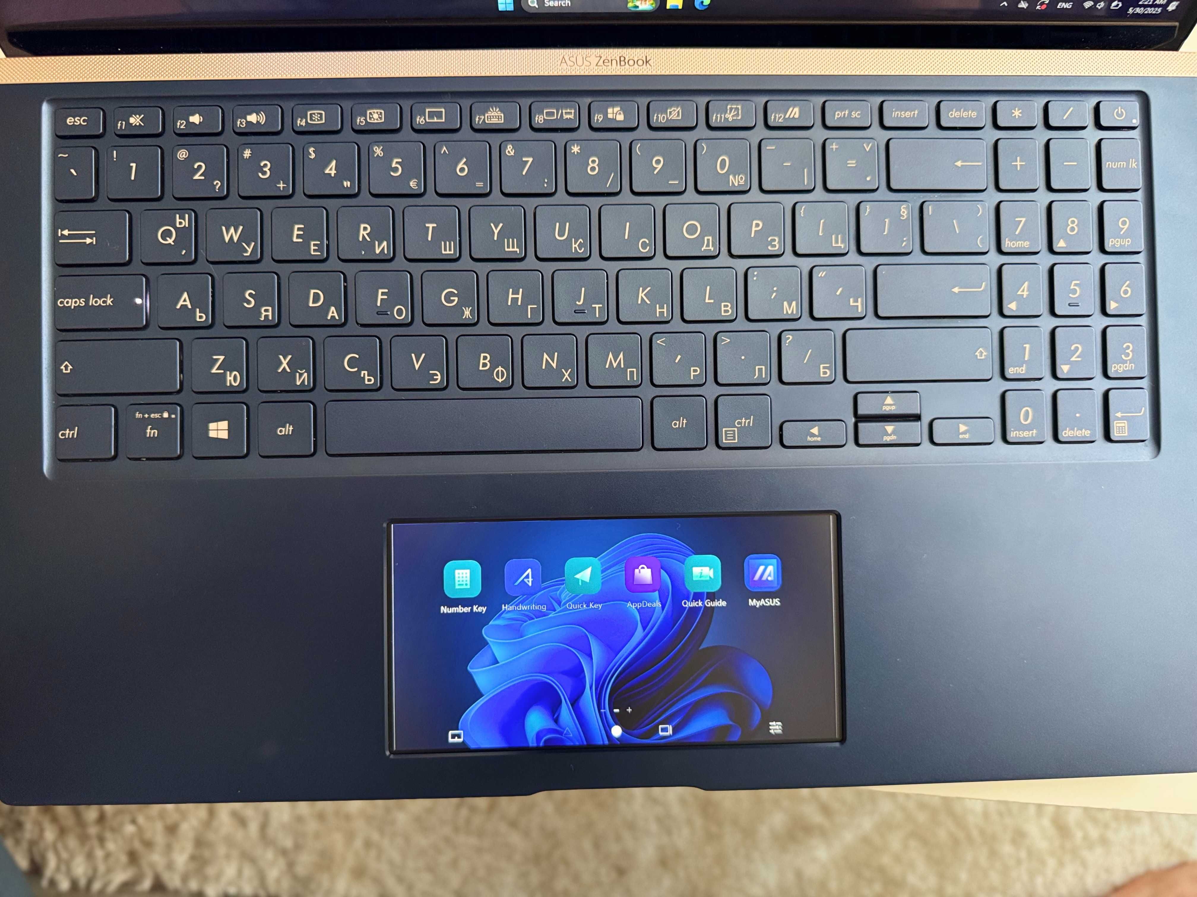 Asus ZenBook UX534FTC – i7, 16GB RAM, 512GB SSD, GTX 1650, ScreenPad