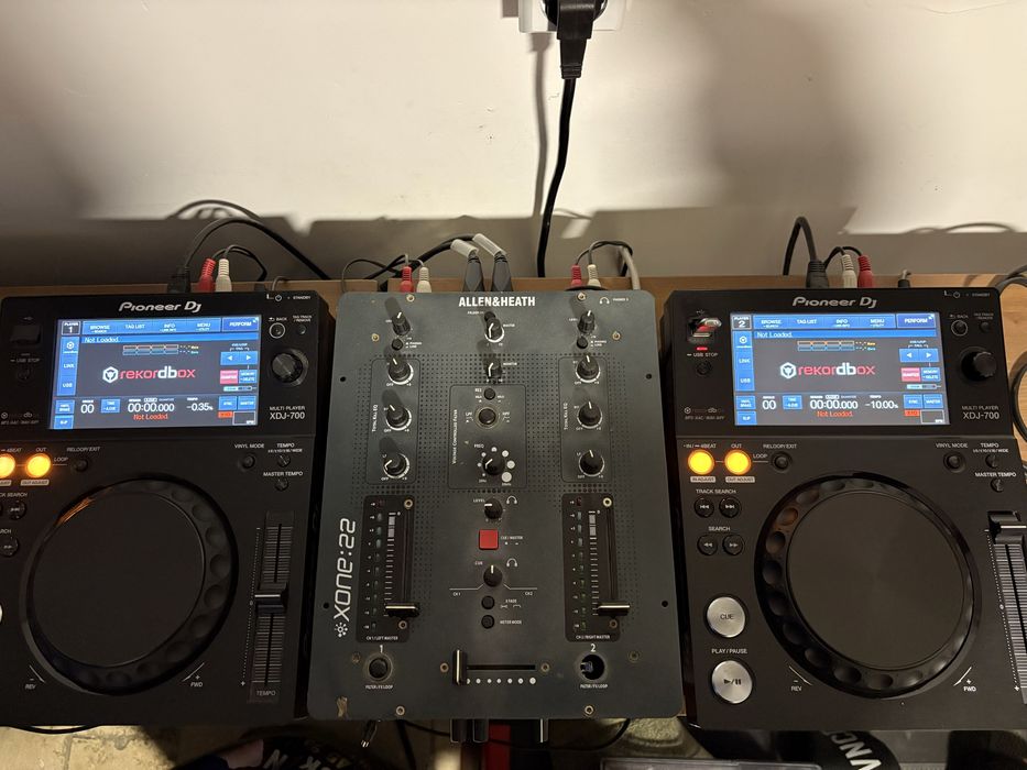 Pioneer DJ XDJ 700 (pereche) + Decksaver