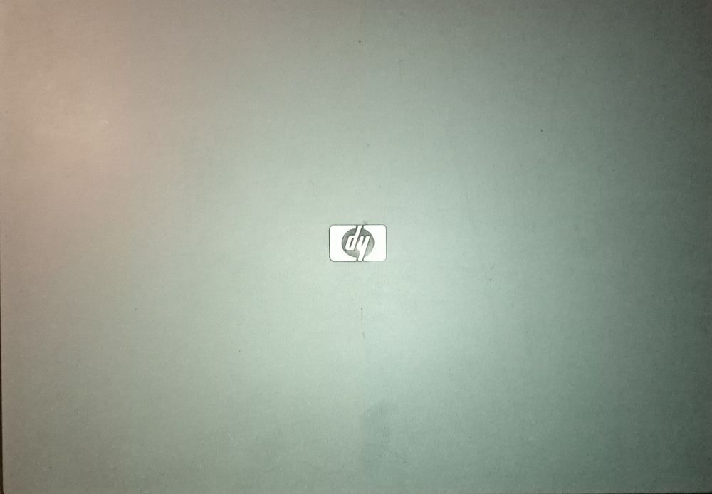 Ноутбук б/у серебристого цвета