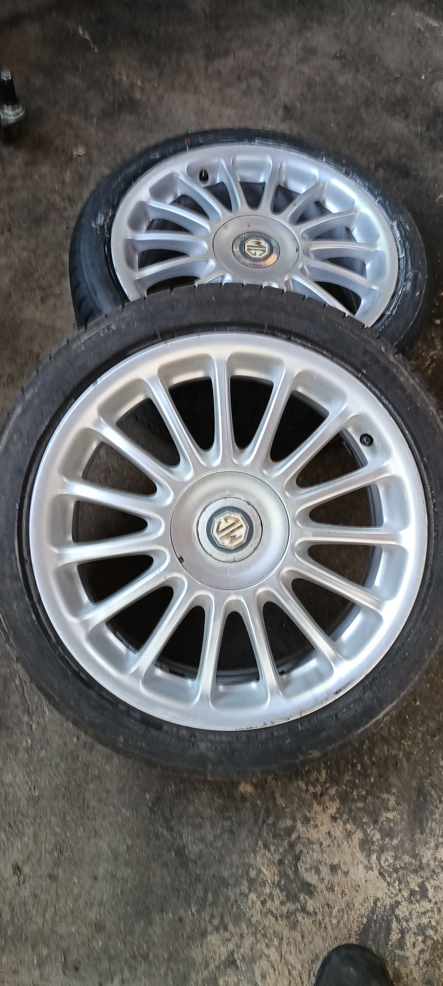 Продавам 4 бр. Летни гуми с джанти 17 ц 205 / 45R 17 -7JX17CH-45 600ле