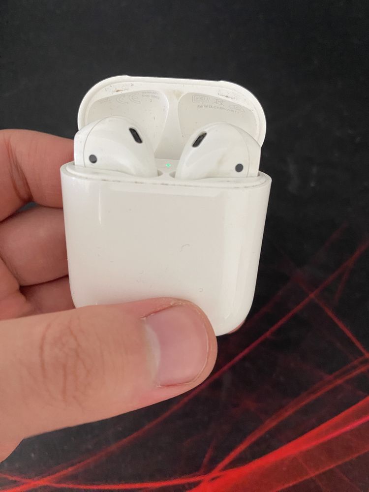 AirPods 1 поколения