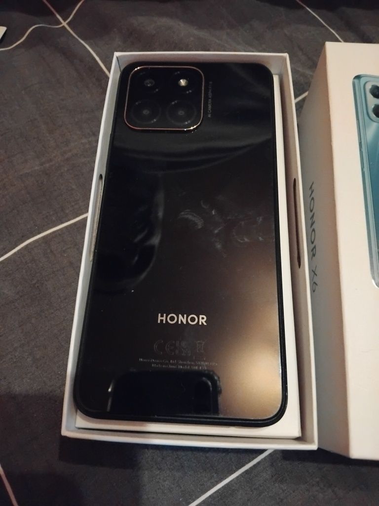 Vând telefon HONOR X6