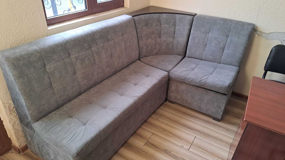 Konditsioner va divan