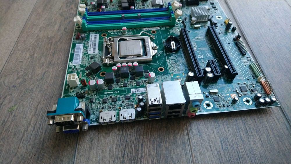 Placa de baza calculator lenovo cu procesor defect