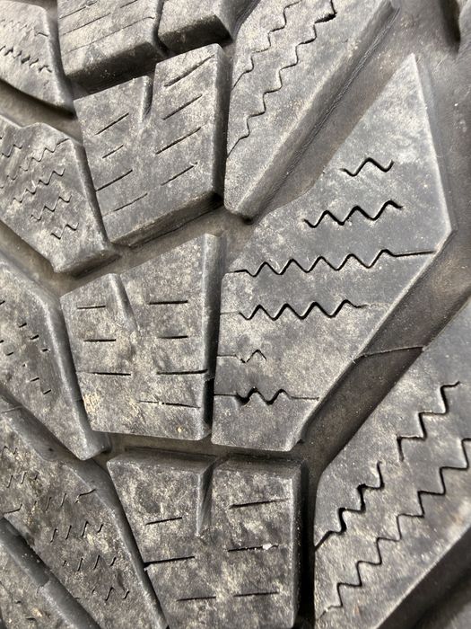 Vand anvelope iarna 235/35/19