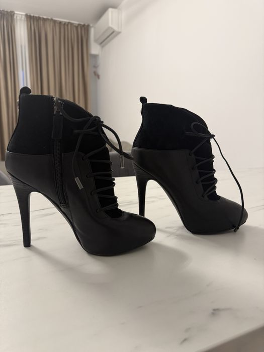 Pantofi Guess marimea 36 purtati o data