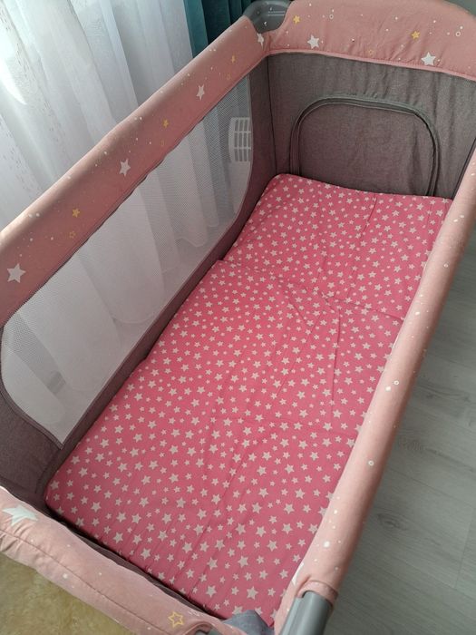 Продавам детска кошара, цена 90 лв. и люлеещо столче за 50 лв