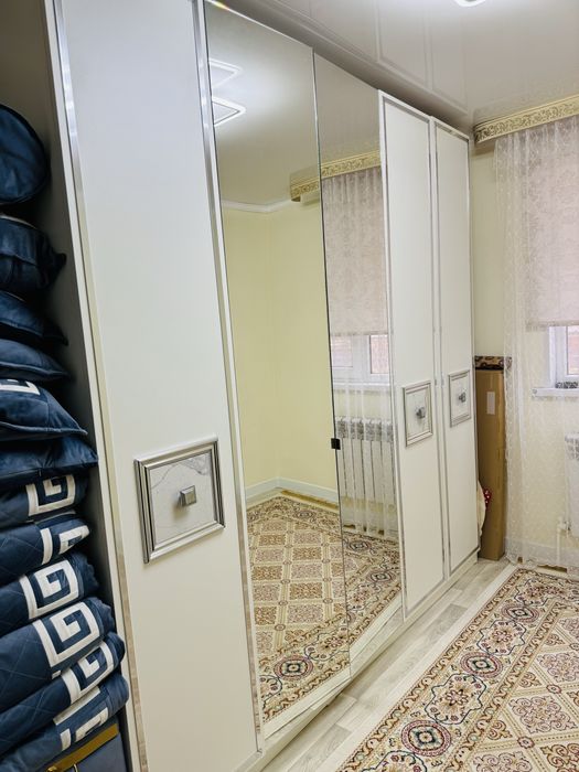 Продается 5-дверный шкаф