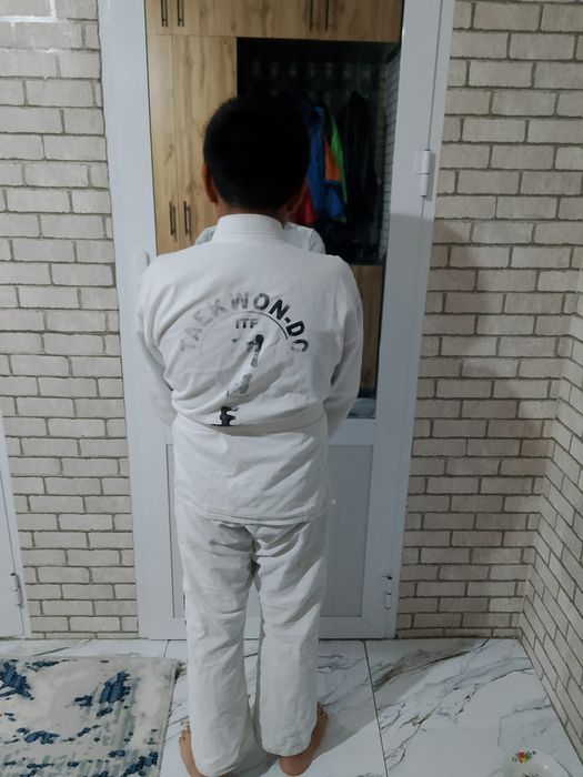 Продается кимоно тквандо размер 46 для 11-12 лет