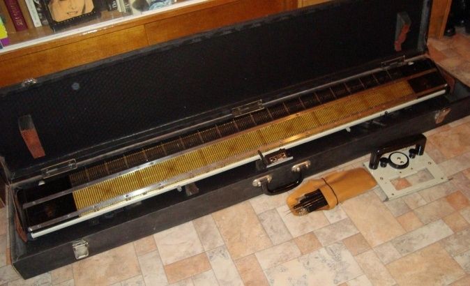 Вязальная машина старинная