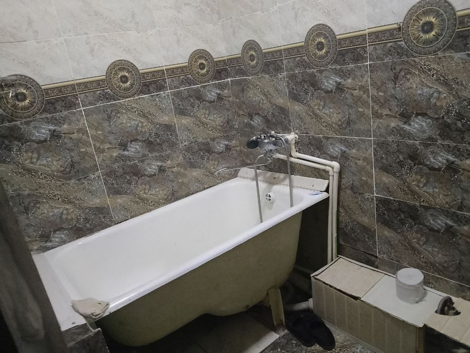 1 xonali kvartira sotiladi yoki obmen