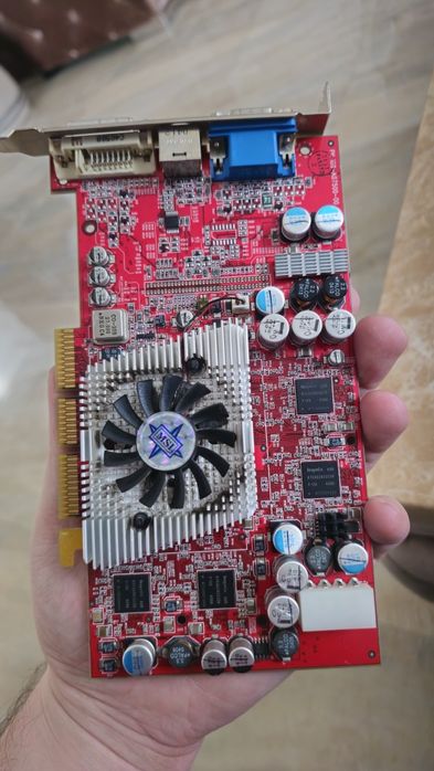 Placă video AGP ATI Radeon 9800 128MB