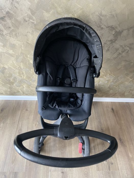 Vând cǎrucior Stokke Xplory X