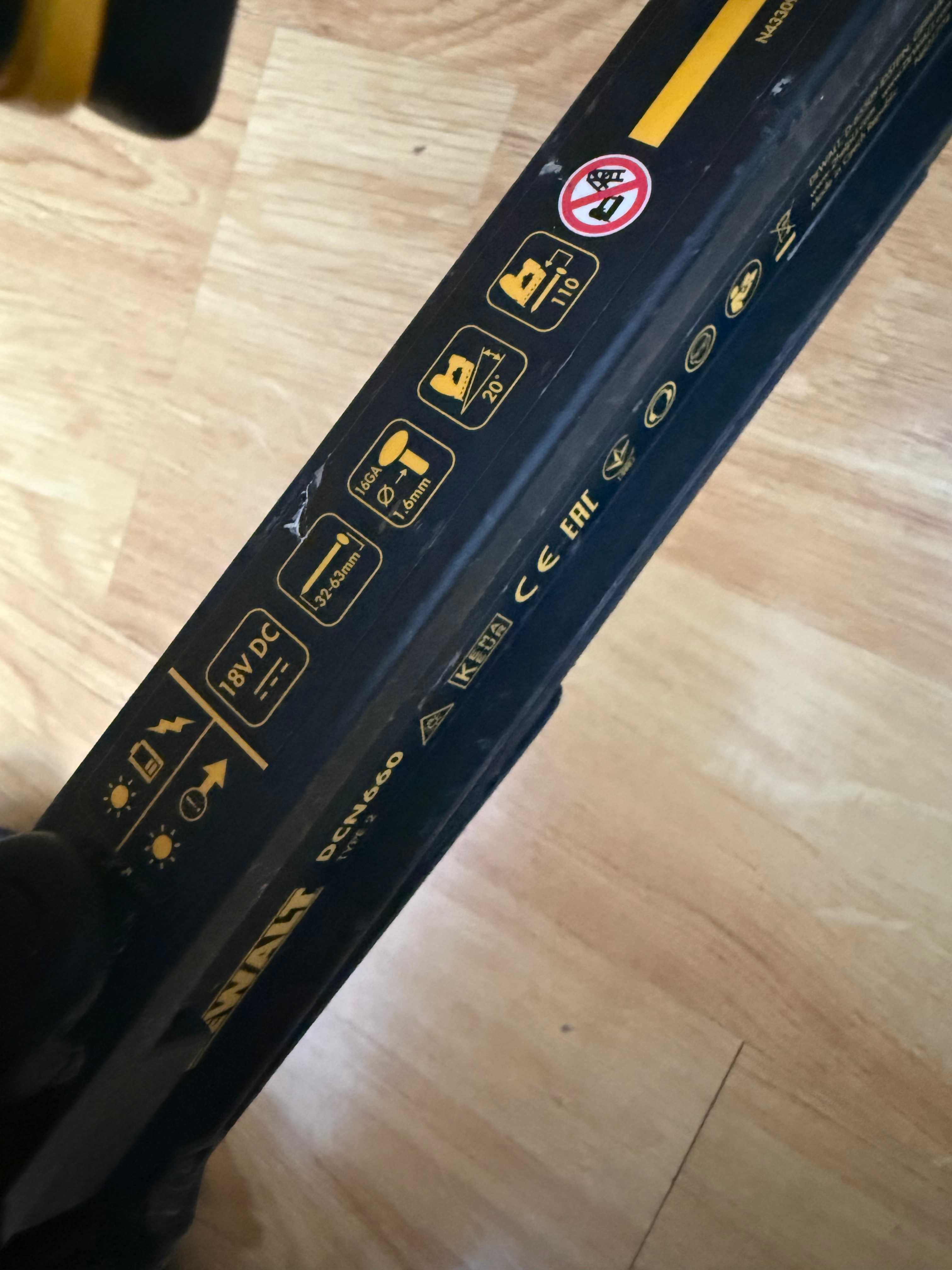 Dewalt DCN660 Такер