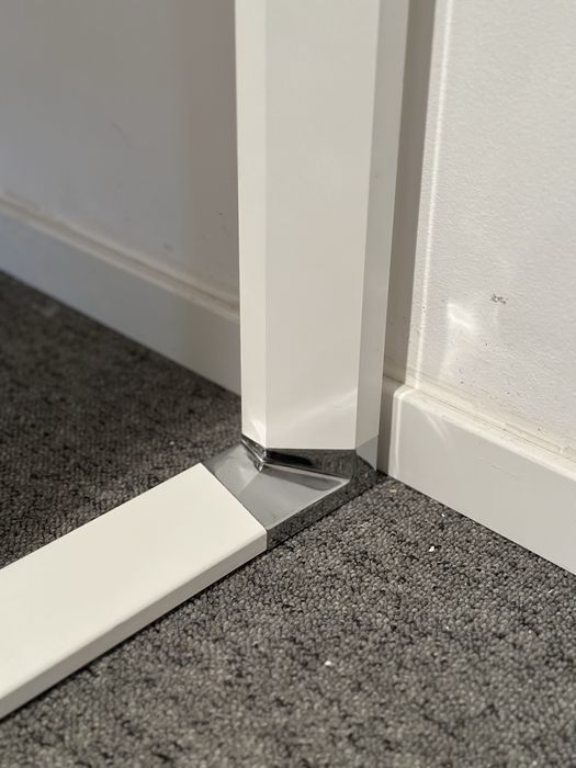 Birou modern pe cadru metalic