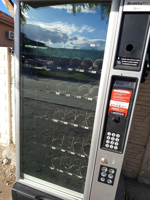 Продавам вендинг автомат .