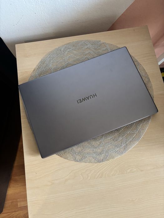 Huawei Matebook 15• Ryzen 5• Bateria 5 ore