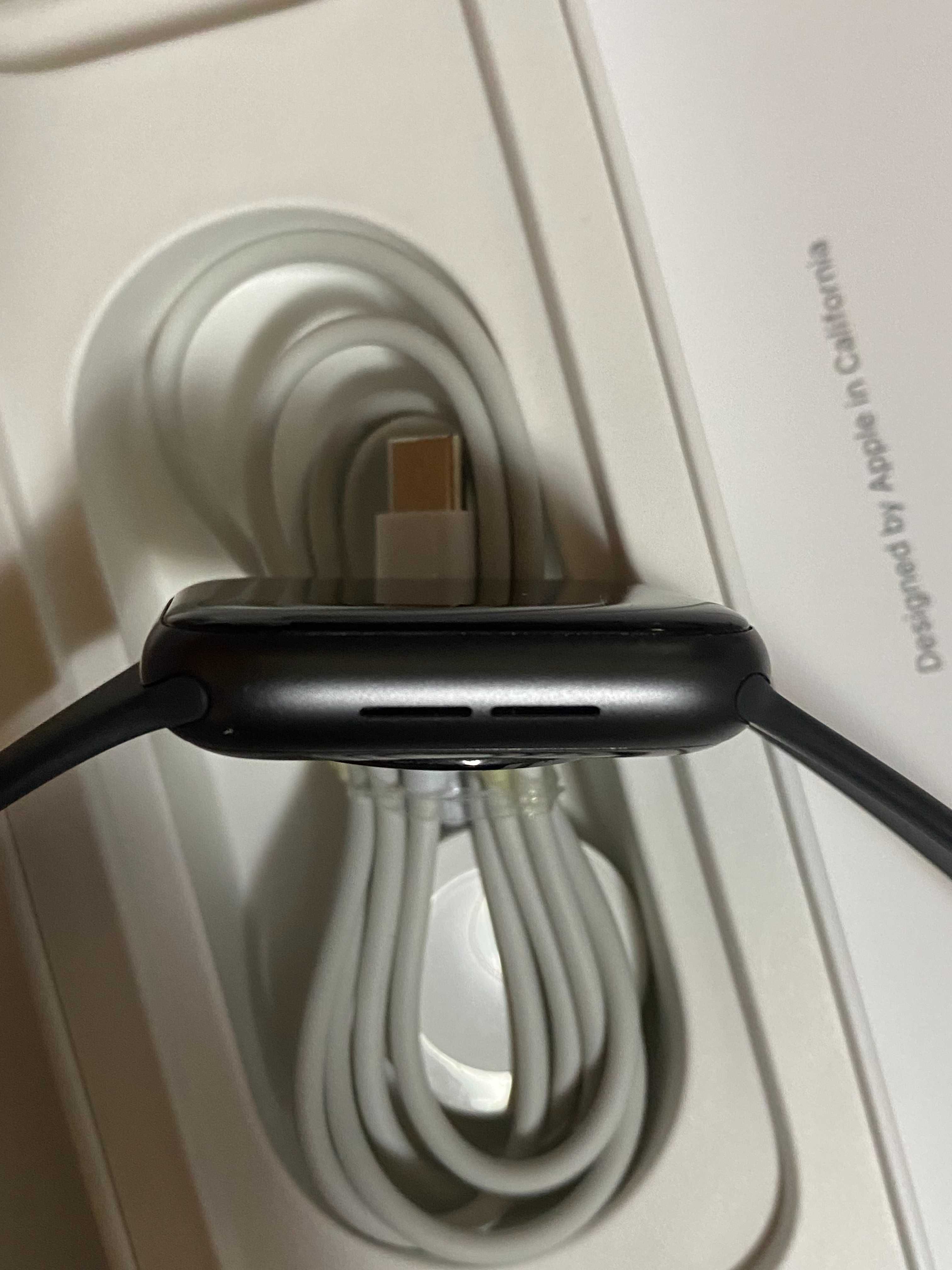 Apple Watch SE 44mm Black  Model A2352