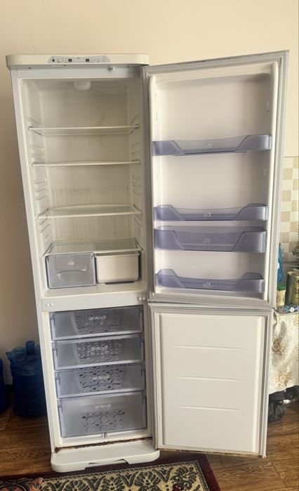 Холодильник сотилади