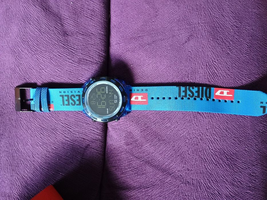 Vând ceas Diesel Crusher