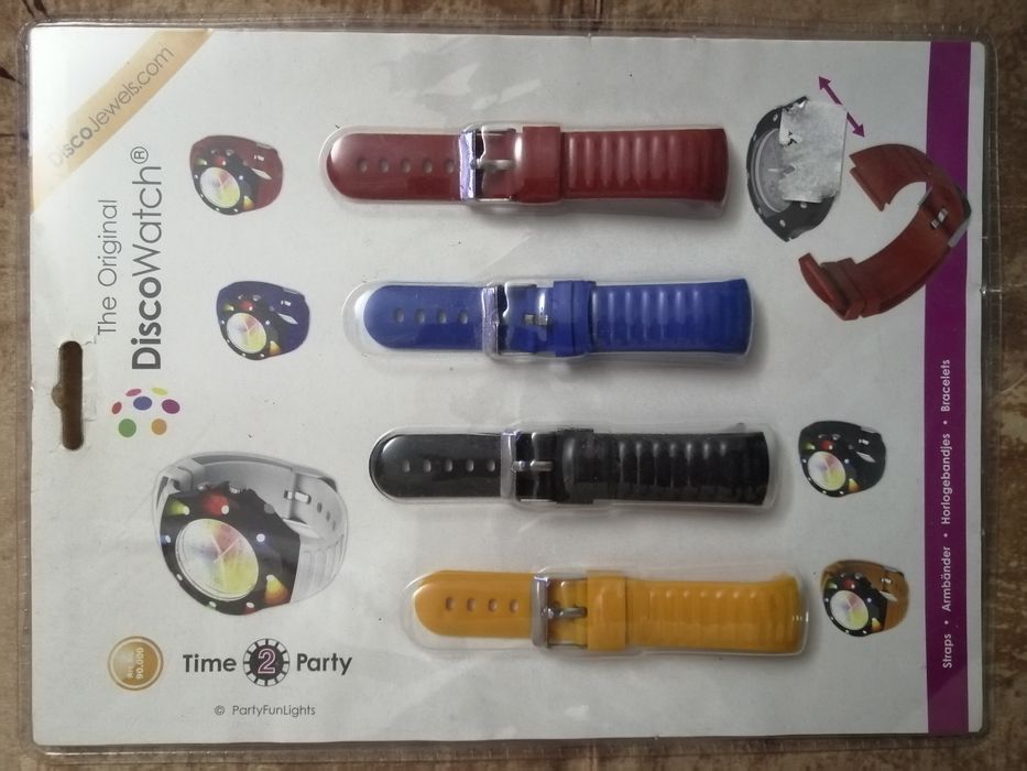 Различни по цвят каишки за часовници.