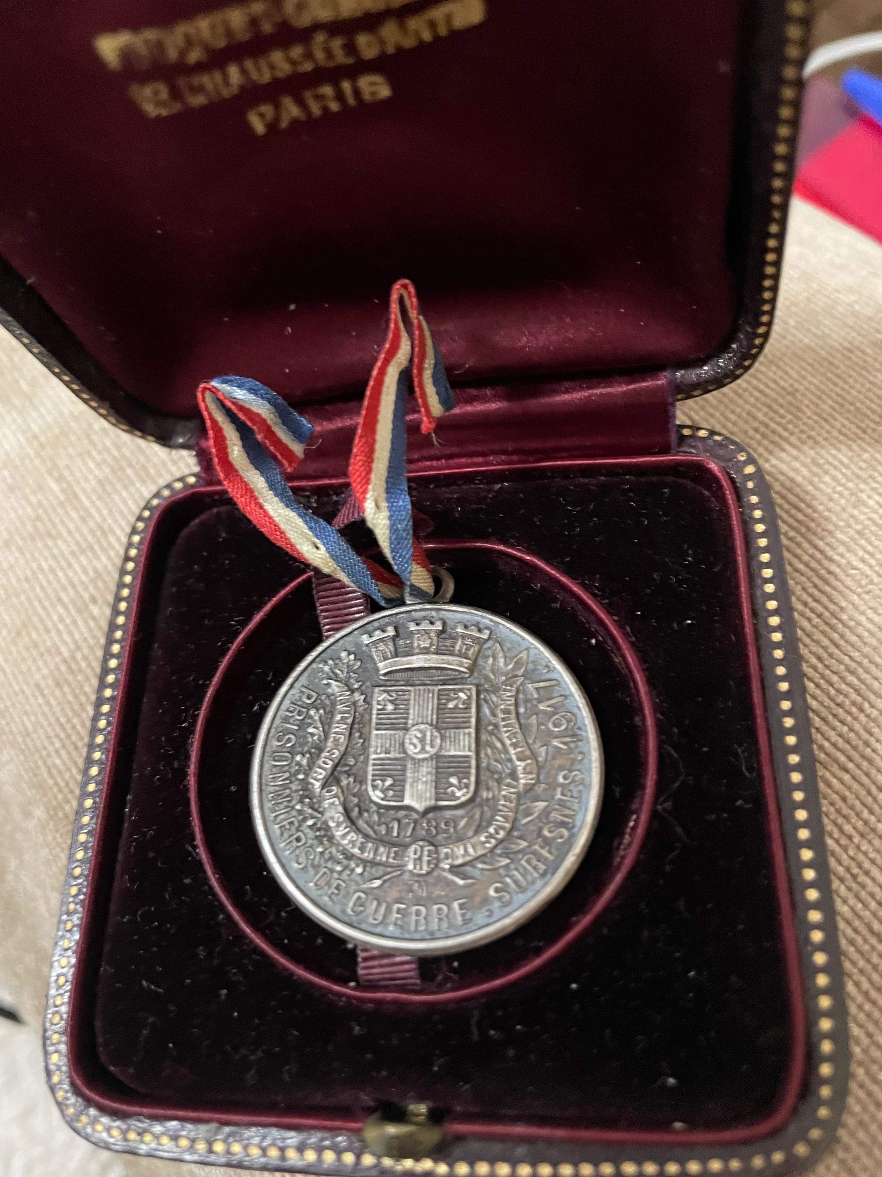 Medalie placheta Franta prizonieri de război 1917 , completa