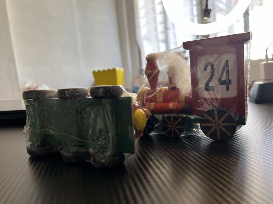 Коледен календар – дървено влакче