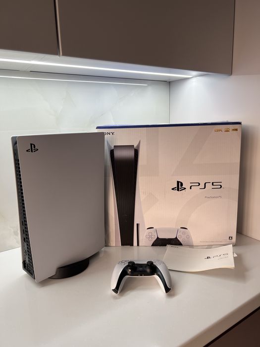 Продам консоль PlayStation 5