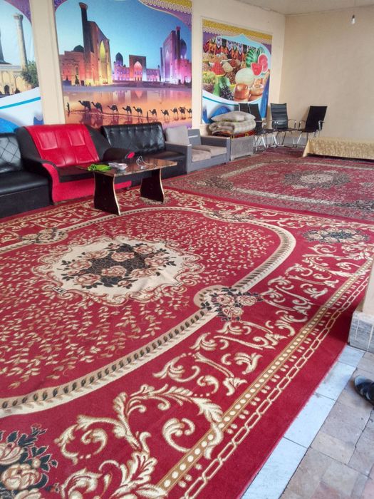 Registon oldida ogil bollar uchun kvartera bor