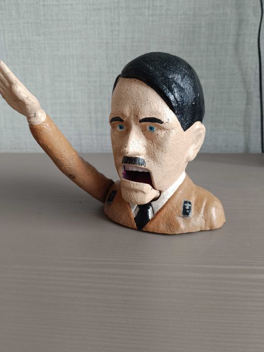 Чугунена лешникотрошачка - А. Хитлер