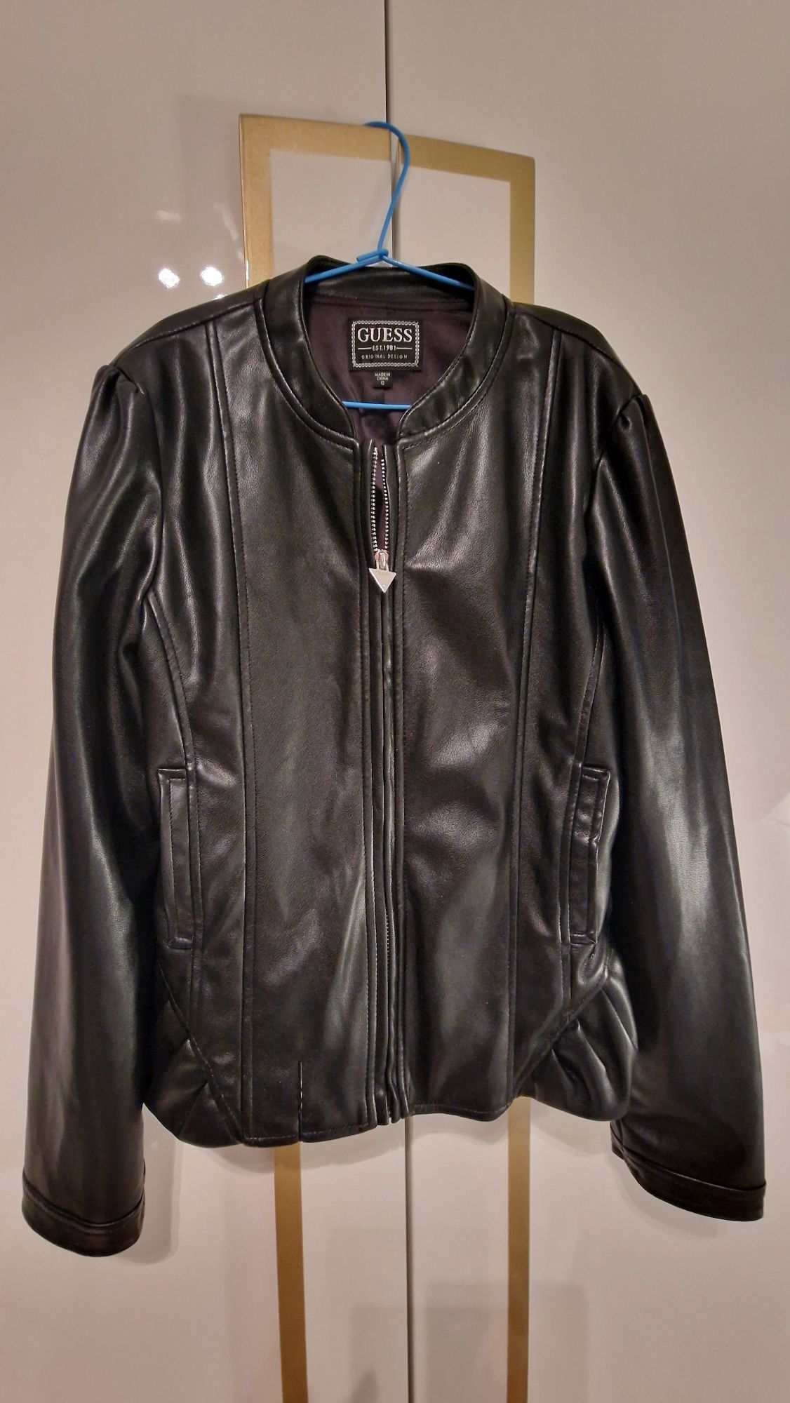 Ново детско яке Guess размер 12г