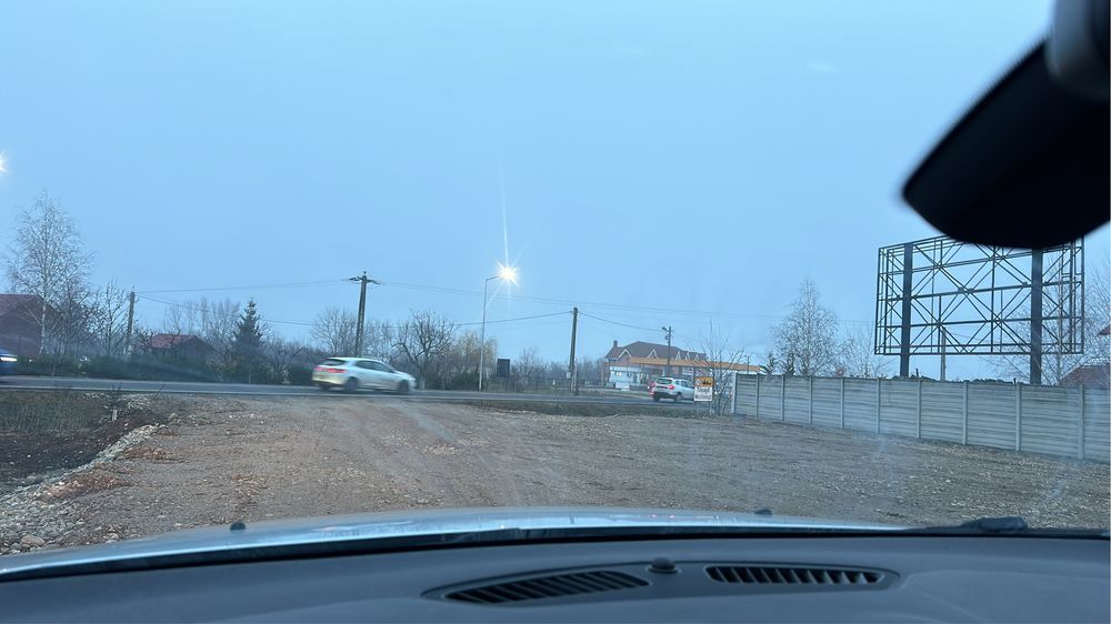 Inchiriez teren tileagd e60