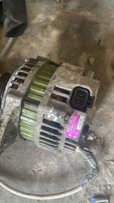 Продам генератор , гур насос, стартер на мазда 323 ..