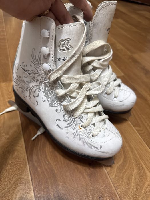 Продам коньки 34р